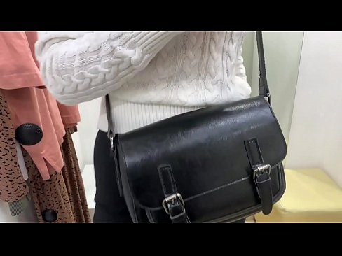 ❤️ Masturbasyon piblik nan jenn femèl FeralBerry ak yon gode nan sal la Fitting ❤ Videyo pònografi nan nou ❌❤